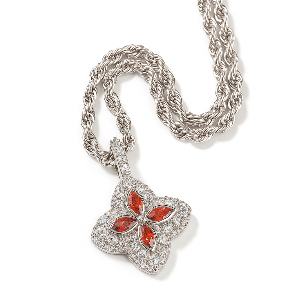 Collana con ciondolo a quadrifoglio