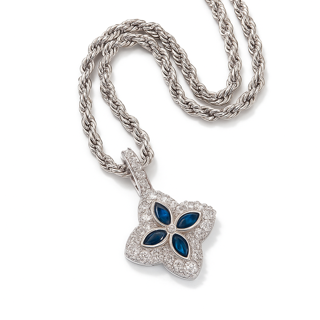 Collana con ciondolo a quadrifoglio