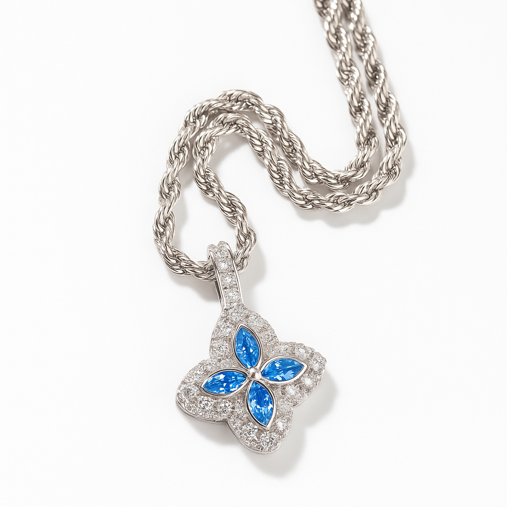 Collana con ciondolo a quadrifoglio