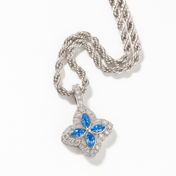 Collana con ciondolo a quadrifoglio