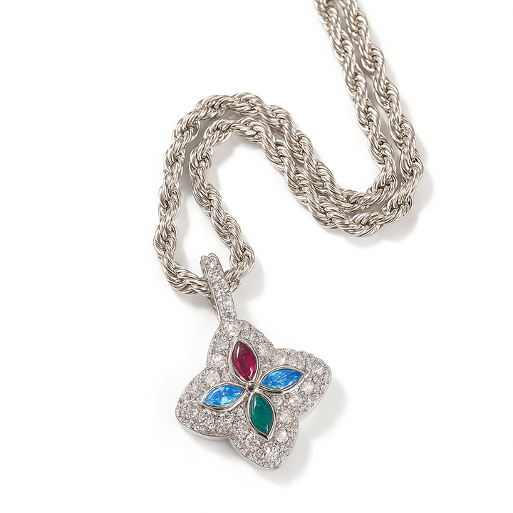 Collana con ciondolo a quadrifoglio