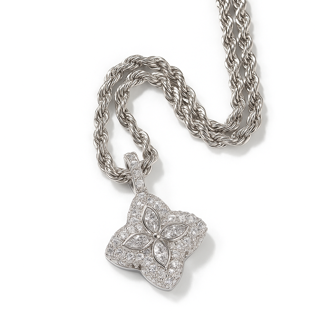 Collana con ciondolo a quadrifoglio