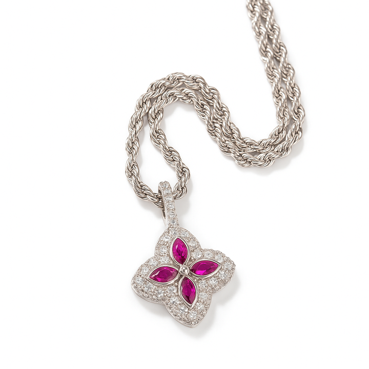 Collana con ciondolo a quadrifoglio