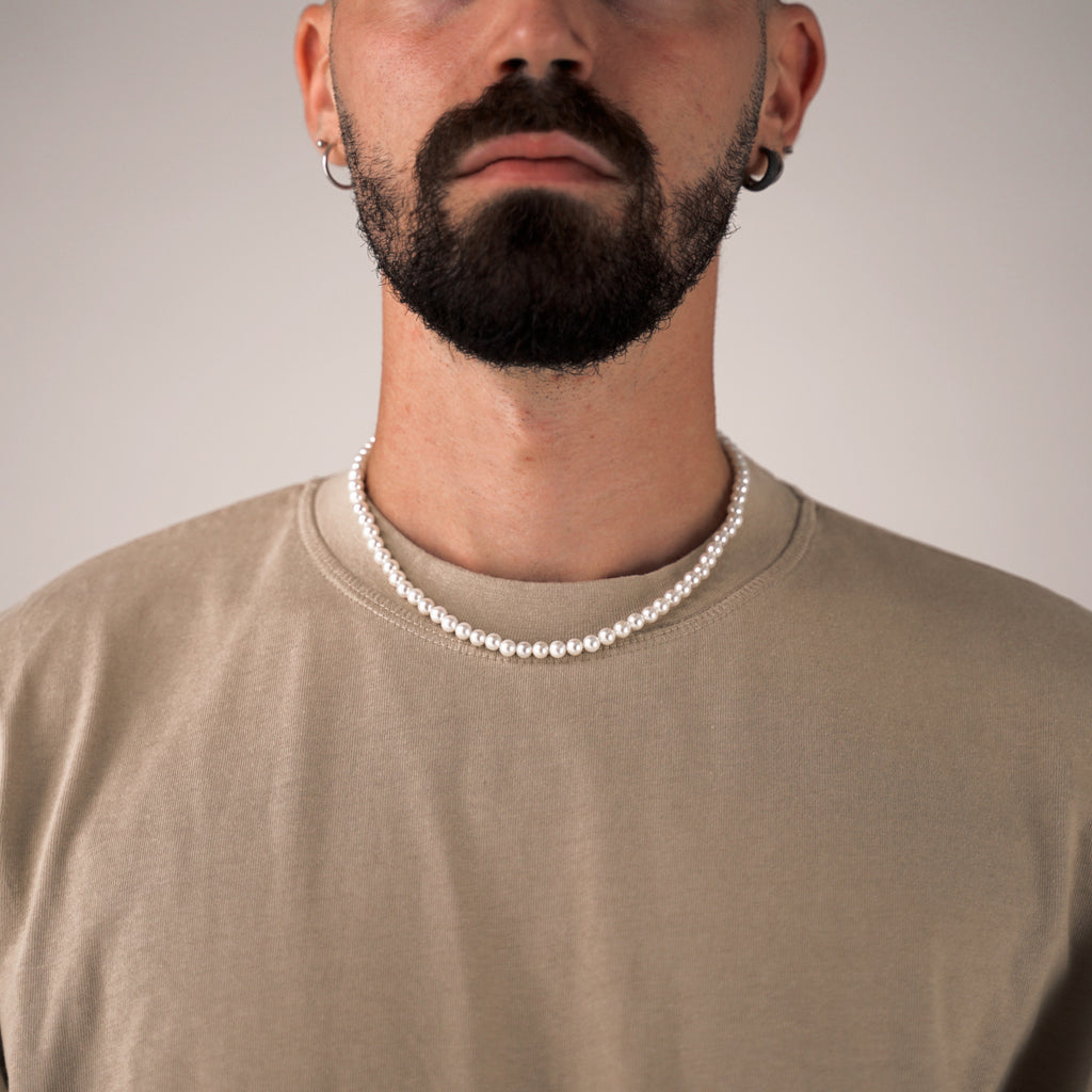 Collana di perle con crocifisso da uomo (oro) | CRAFTD Londra Collana di perle con crocifisso da uomo (oro) | CRAFTD Londra